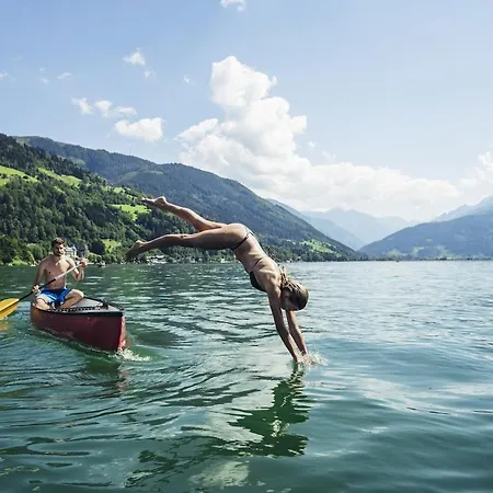 Spacious Boutique Family W Sunny Balcony & Mountain Views *