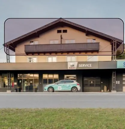 Spacious Boutique Family W Sunny Balcony & Mountain Views *