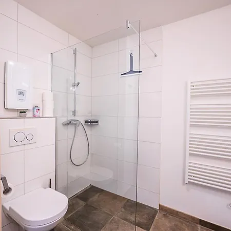 Spacious Boutique Family W Sunny Balcony & Mountain Views * Τσελ αμ Ζέε