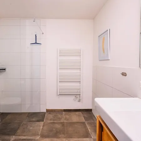 Design Family Xl W Sunny Balcony & Mountain Views & Free Parking דירה צל-אם-זי