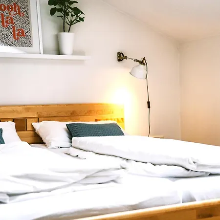 Spacious Boutique Family W Sunny Balcony & Mountain Views Lejlighed *