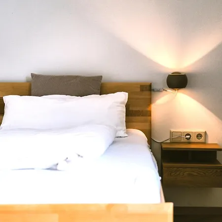 Spacious Boutique Family W Sunny Balcony & Mountain Views Lejlighed *