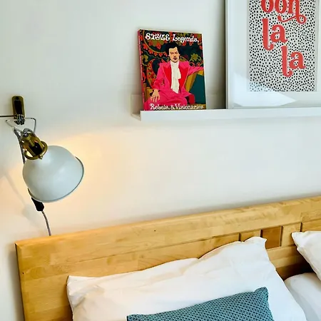 Spacious Boutique Family W Sunny Balcony & Mountain Views Τσελ αμ Ζέε