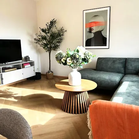 Spacious Boutique Family W Sunny Balcony & Mountain Views Lejlighed *