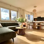 Design Family Xl W Sunny Balcony & Mountain Views & Free Parking アパート *