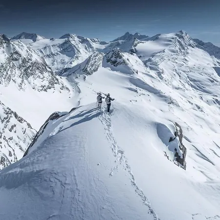 Daire Spacious Boutique Family W Sunny Balcony & Mountain Views