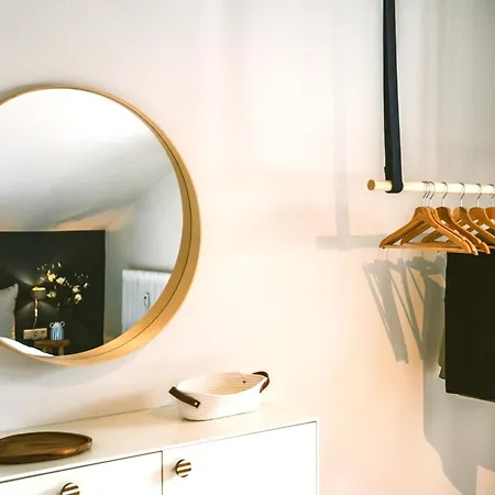 Spacious Boutique Family W Sunny Balcony & Mountain Views Daire